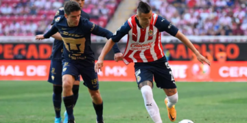 Chivas somete a Pumas y liga tres triunfos consecutivos