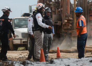Trabajos de rescate en El Pinabete se suspenderán y se hará capilla: familiares de mineros