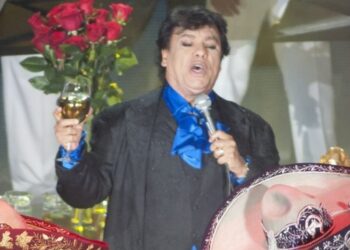 Mensajes en redes sociales de “Juan Gabriel” levantan sospechas