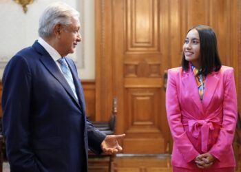López Obrador se reúne con la astronauta Katya Echazarreta; “orgullo de México”