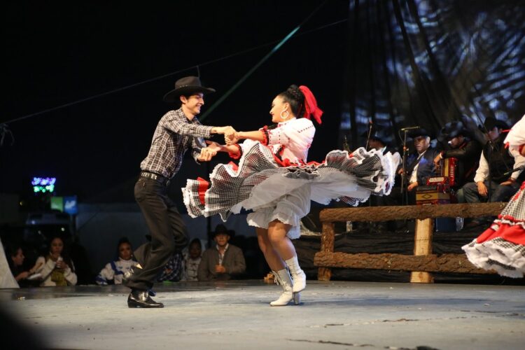 Bailarines interpretarán 5 estilos de Polka: Chihuahua, Durango, Coahuila, Nuevo León y Tamaulipas.