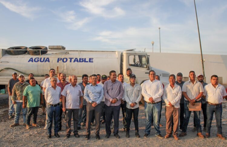 Refuerza gobierno de Victoria flotilla de pipas para abasto de agua.