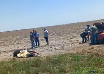 Muere en volcadura maestra victorense