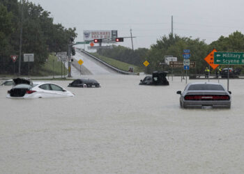 Declara Abbott zona de desastre en 23 condados por inundaciones en Texas