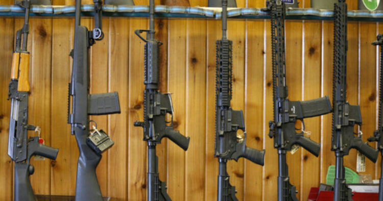 Confiscan arsenal en la ciudad de Harlingen, Texas