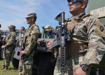 Rechaza Pentágono ayudar en asistencia de migrantes enviados a Washington