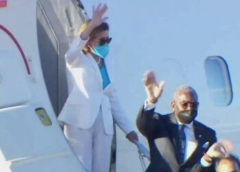 Senadora de EU Nancy Pelosi deja Taiwán y culmina visita que enfureció a China
