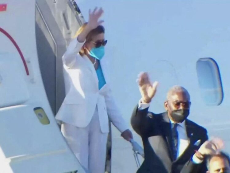 Senadora de EU Nancy Pelosi deja Taiwán y culmina visita que enfureció a China