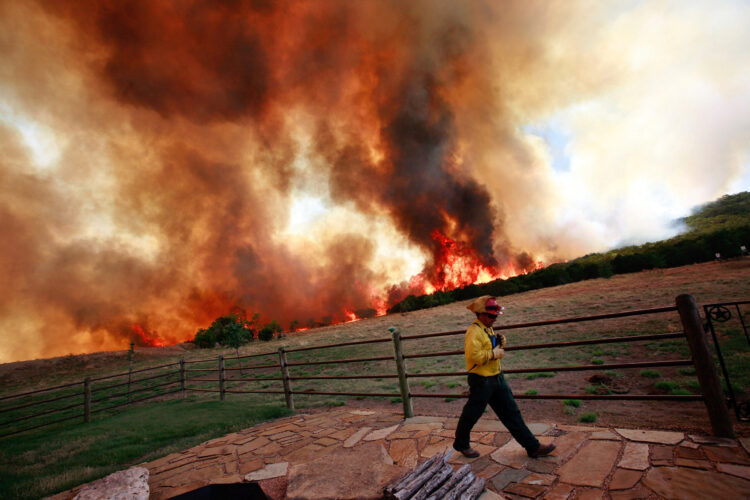 Arde Texas: más de medio millón de acres consumidos por incendios este año