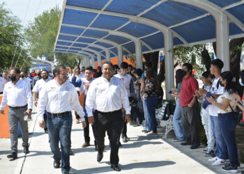 Equipa UAT aulas digitales en campus Nuevo Laredo