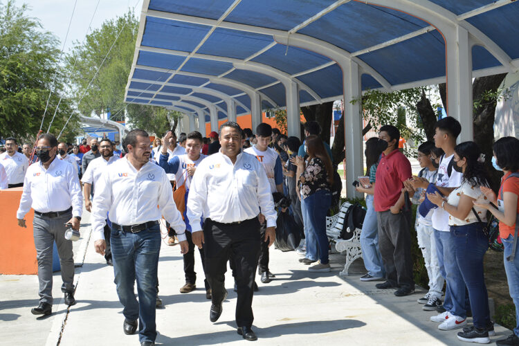 Equipa UAT aulas digitales en campus Nuevo Laredo