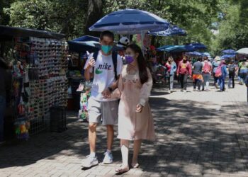  Suman 18,556 nuevos casos de Covid y 122 muertes este día en México