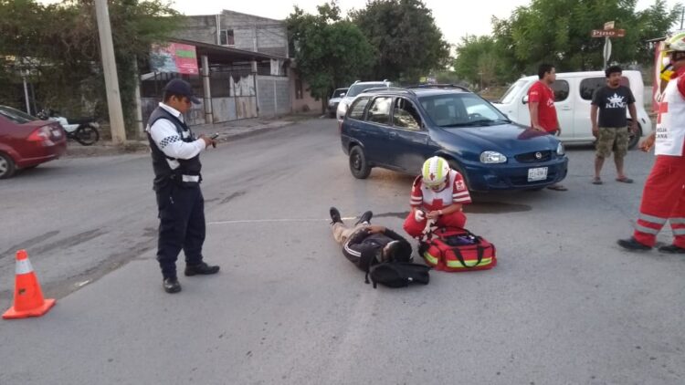 Auto embiste a estudiante en Fracc. Las Flores de Victoria