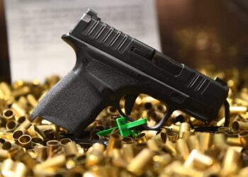 Canadá prohibirá importación de armas de fuego para frenar violencia