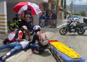 Motociclista se fractura en choque