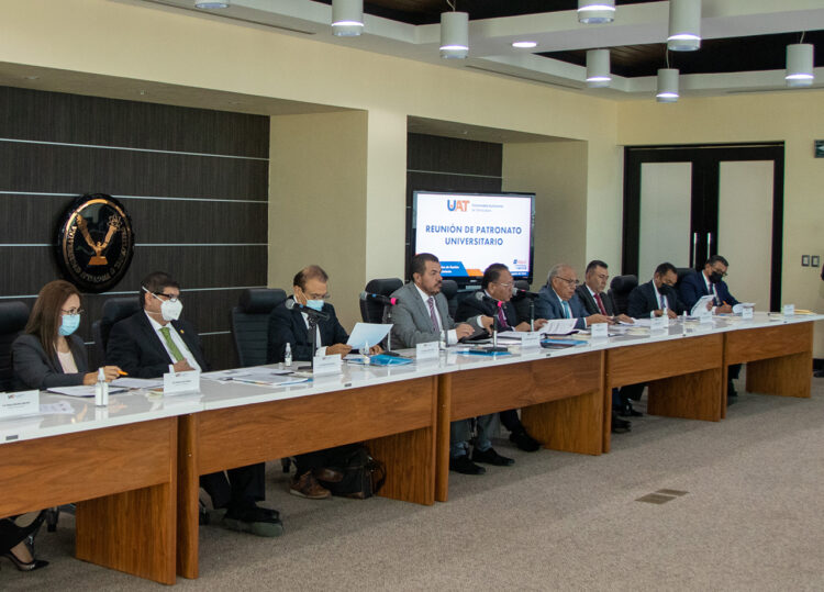 Rinde rector informe financiero ante Patronato de la UAT