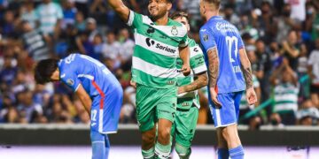 Santos Laguna golea 4-0 al Cruz Azul 