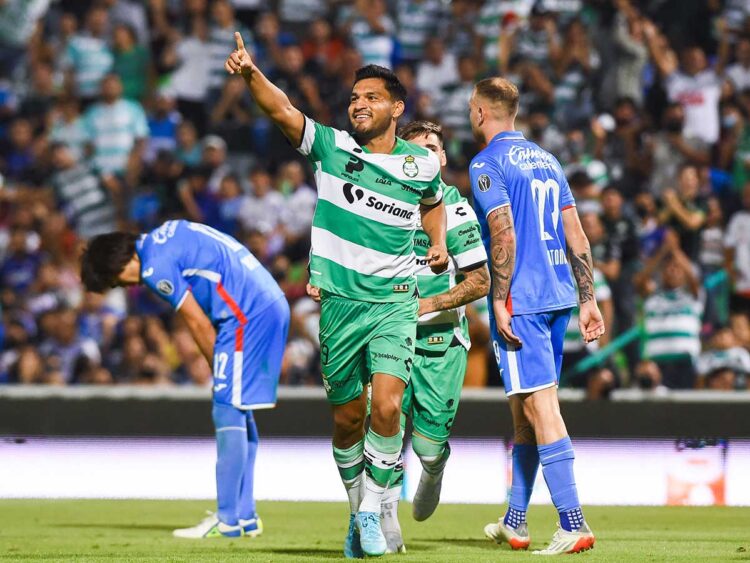 Santos Laguna golea 4-0 al Cruz Azul 