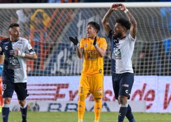 Pachuca corta racha triunfal de tigres; lo derrota 2-0