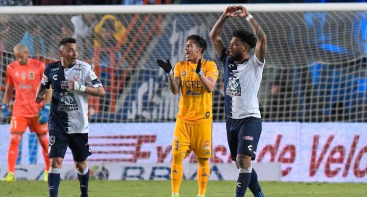 Pachuca corta racha triunfal de tigres; lo derrota 2-0