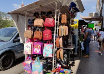 Demanda regidora “meter en cintura” a los ambulantes