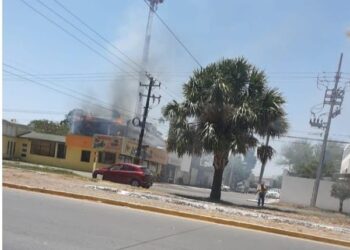 Se quema “Loquillo Pollo” en 15 Bulevar López Materos