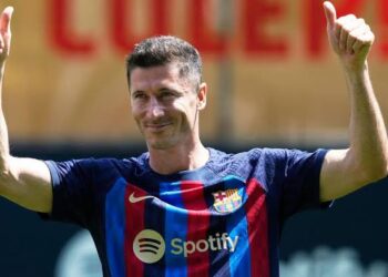Barcelona presentó a Lewandwoski en el Camp Nou