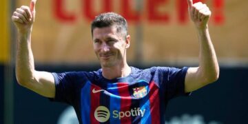 Barcelona presentó a Lewandwoski en el Camp Nou
