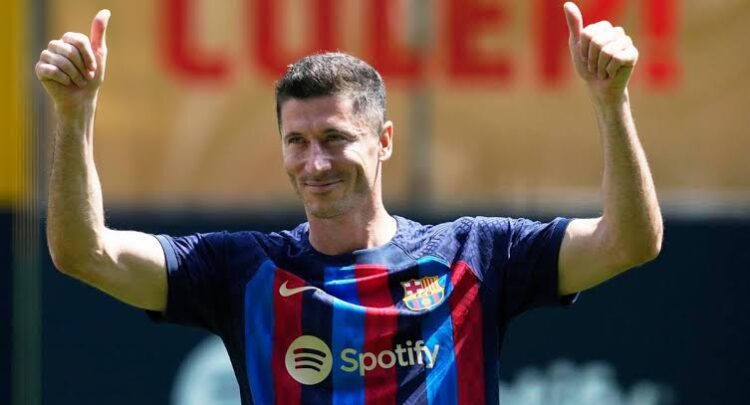 Barcelona presentó a Lewandwoski en el Camp Nou