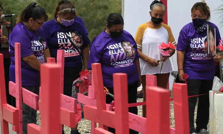 Crean memorial en honor a mujeres violentadas en México