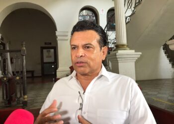 Renuncian dos funcionarios municipales