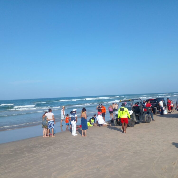 Turista regio muere ahogado en Playa Miramar