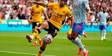 Raúl Jiménez regresó a entrenar con los Wolves después de casi un mes de baja por lesión