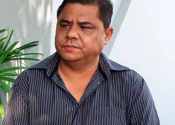 Exige papá de Debanhi renuncia del Fiscal