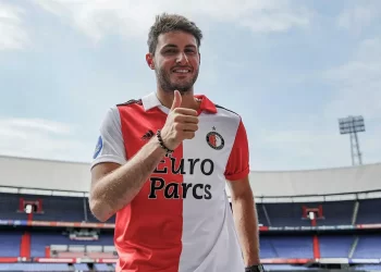 Santiago Giménez recibió la visa de trabajo para poder jugar con Feyenoord