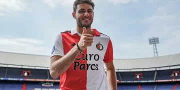 Santiago Giménez recibió la visa de trabajo para poder jugar con Feyenoord