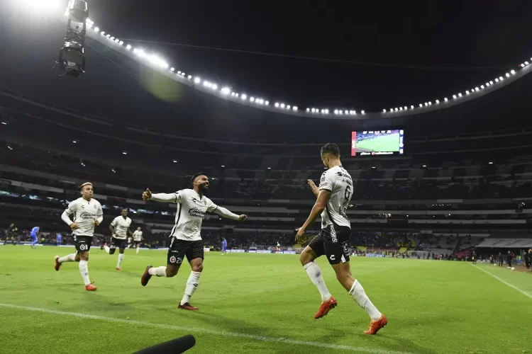 Xolos derrota a Cruz Azul que sigue en picada
