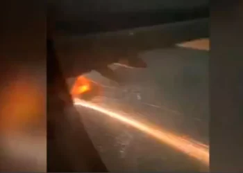 Se incendia motor de avión de Viva Aerobus en pleno vuelo