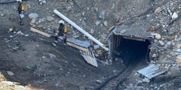 Mineros superan las 200 horas bajo tierra