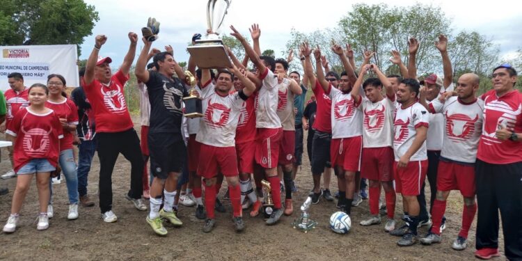 Se luce Municipio con premiación en Primer Torneo de Campeones