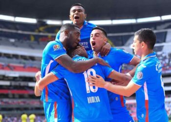 Cruz Azul derrota 2-0 a Mazatlán en el estadio Azteca