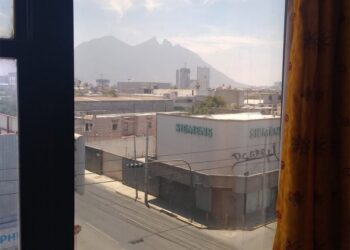 Migrante busca escapar y encuentra la muerte; cae desde balcón en Monterrey