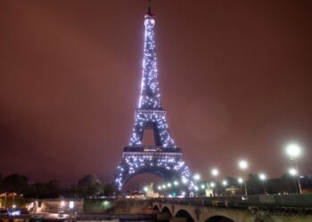 París apaga iluminación de Torre Eiffel y otros monumentos ante crisis energética
