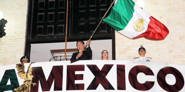 Encabeza Alcalde Mario López  ceremonia del Grito de Independencia en Matamoros