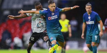 Cruz Azul vence 2-1 sobre la hora al León y sigue con vida