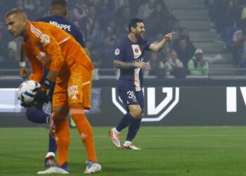 Con gol de Messi el PSG alcanza el liderato en Francia