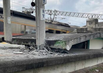 Terremoto de magnitud 6.9 en Taiwán derriba al menos 3 edificios y destruye carreteras