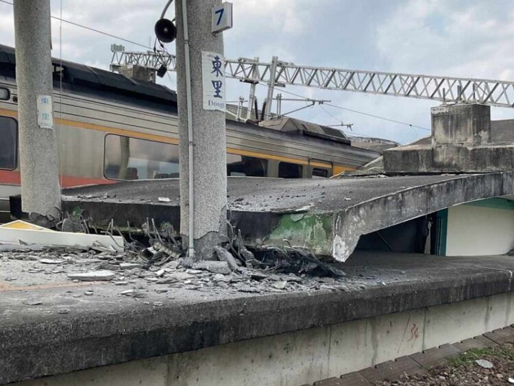 Terremoto de magnitud 6.9 en Taiwán derriba al menos 3 edificios y destruye carreteras