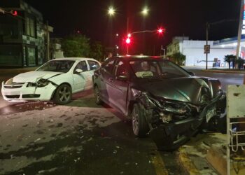 Ebrio choca de madrugada en crucero 16 y Michoacán