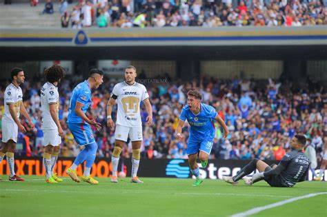Cruz Azul derrota 2-1 a Pumas de la UNAM